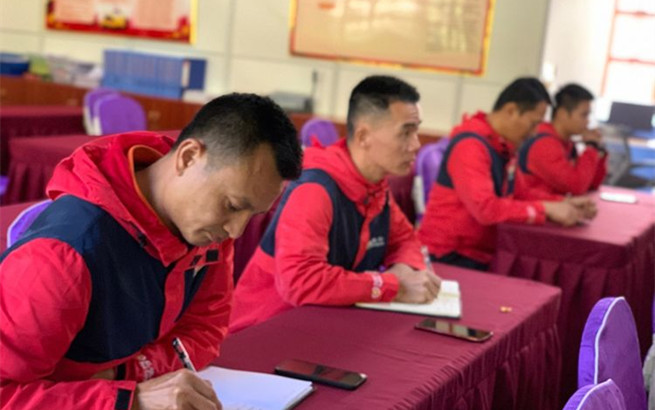 中部旅游党支部开展《坚守岗位，做一个有责任敢担当讲奉献有作为的人》主题党日活动