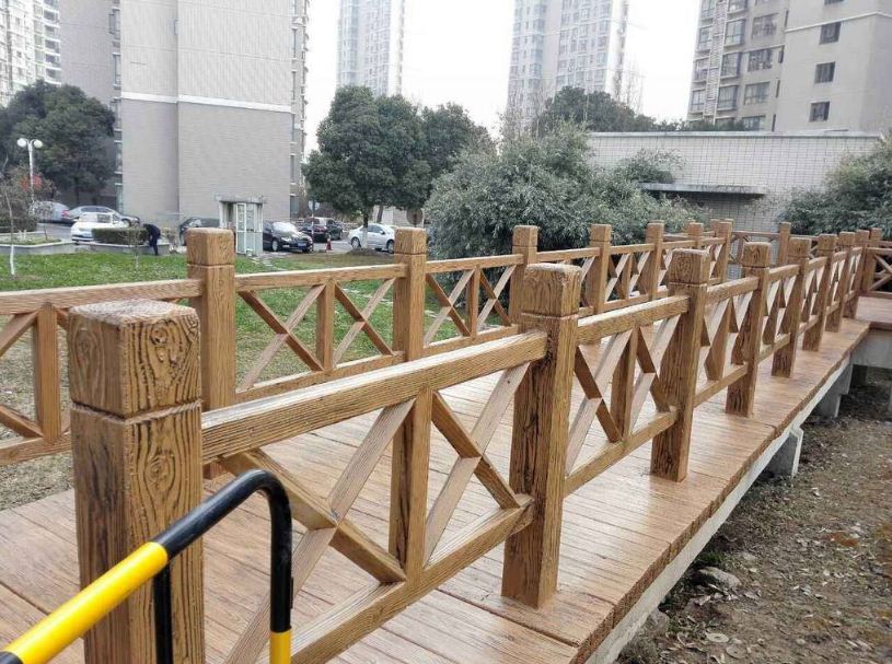 淮南仿木护栏与实木护栏的对比