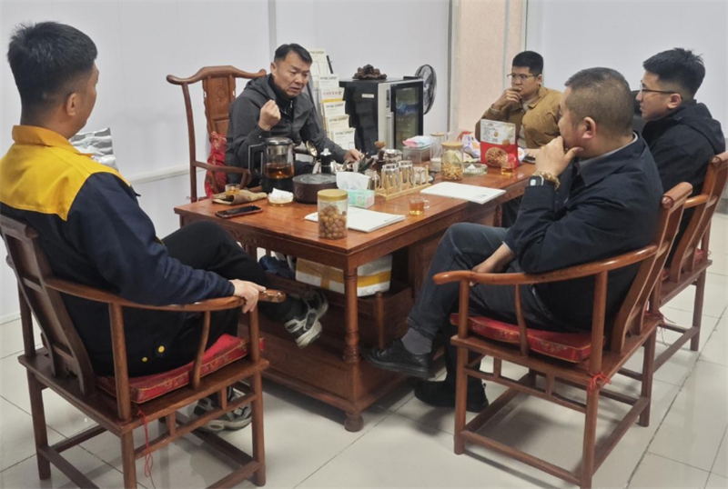 河北客户来得宝公司考察油炸生产线的工艺技术