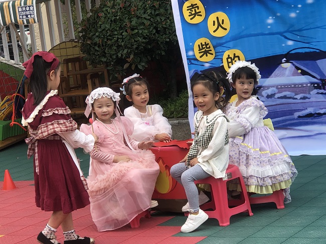 莲峰幼儿园举行庆中秋、国庆“悦读经典 遇见传奇”大型沉浸式游园活动