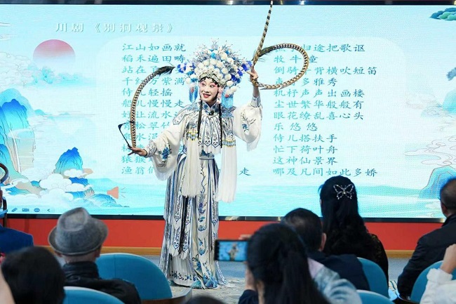 川流不息品名家风范，以戏会友让川剧“破圈”