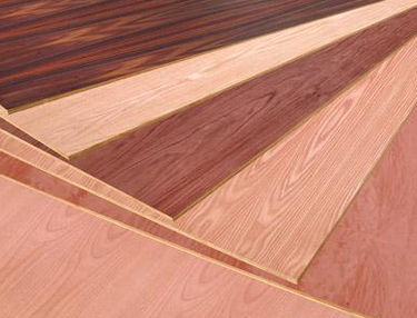 What are the advantages of veneer becoming the mainstream in furniture production?