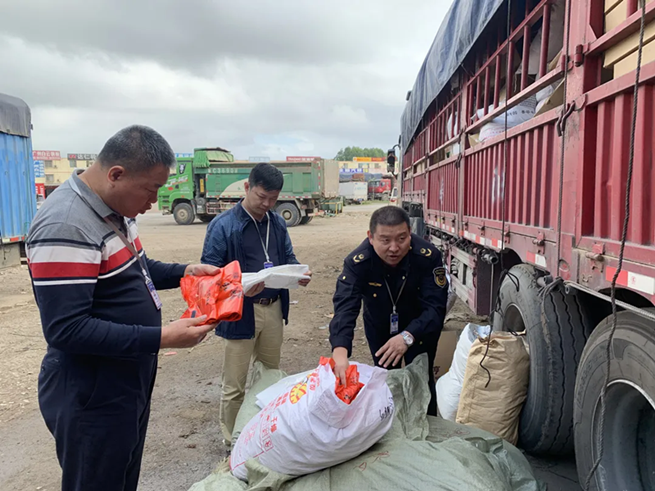 海口市市场监管局高新分局查获18吨一次性不可降解塑料袋