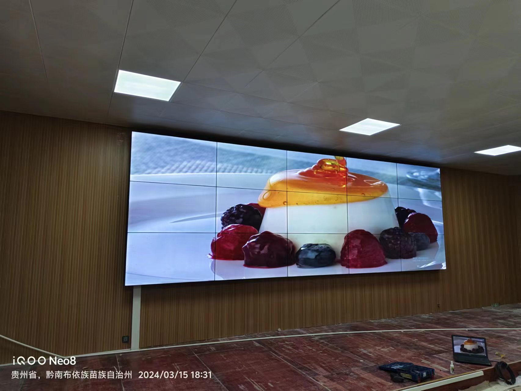 長順縣某學(xué)校拼接屏55寸3.5拼縫長5塊高3塊案例