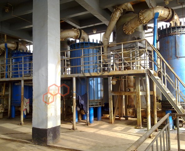 Three effect evaporation crystallization system for acid washing waste acid