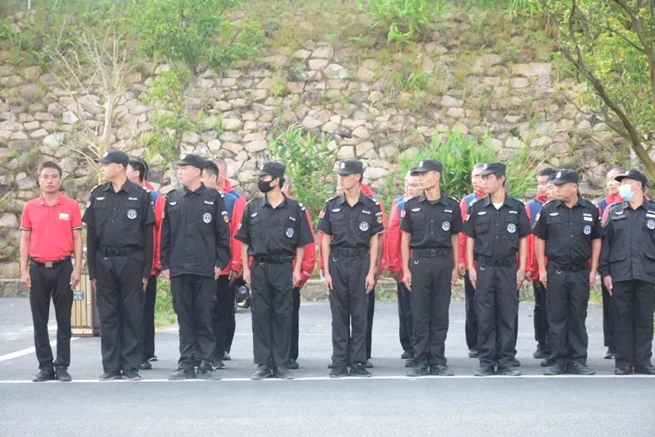 五指山红峡谷景区半军事化管理打造团队