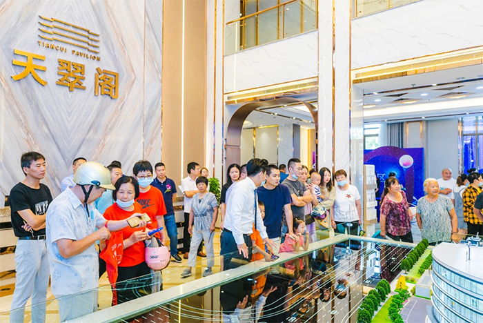 CQ9电子房地产，庆国庆“一串红”