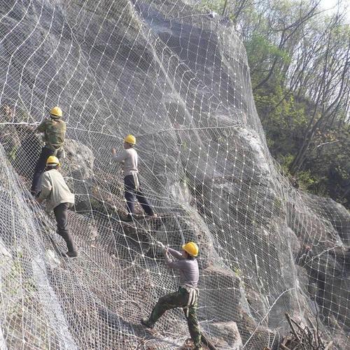 厂家定制山体防落石边坡钢丝绳网 菱形主动边坡防护网现货