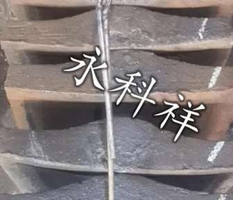 淮北破碎机用轻质高锰钢衬板及其制备方法