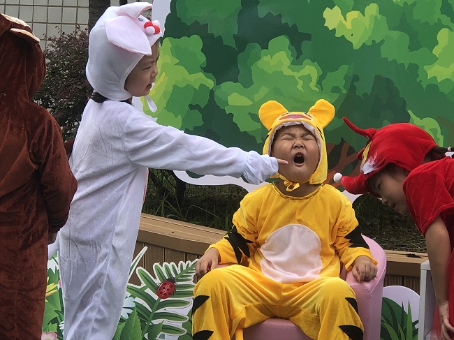 莲峰幼儿园举行庆中秋、国庆“悦读经典 遇见传奇”大型沉浸式游园活动