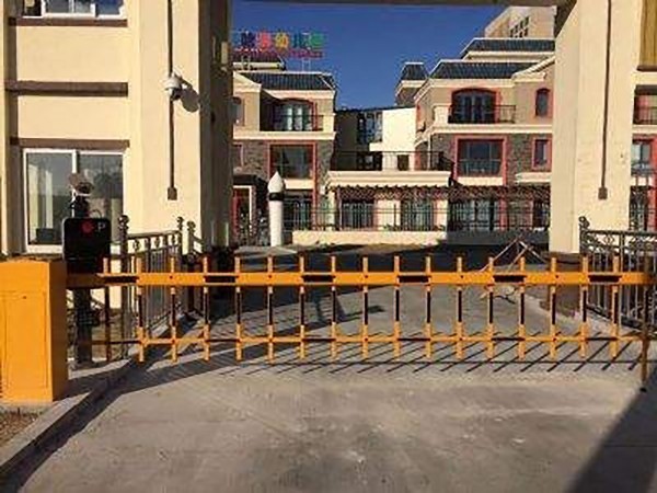 小區(qū)道閘門