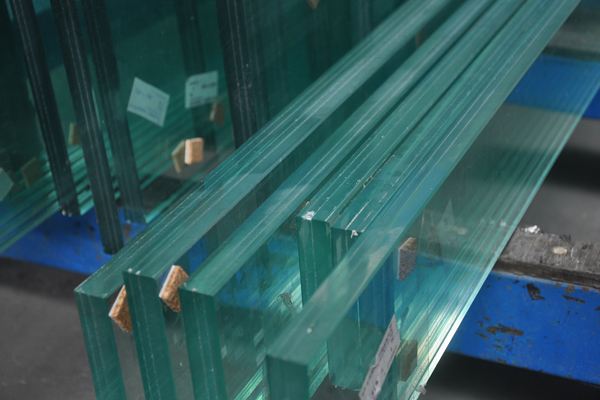 正確的清潔保養鋼化玻璃方能延長鋼化玻璃的使用壽命