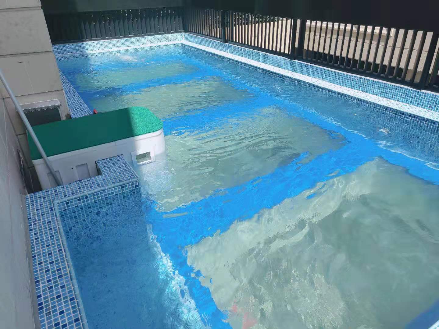江山萬(wàn)里別墅私家池