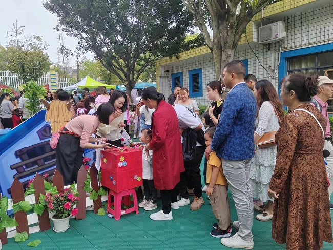 莲峰幼儿园举行庆中秋、国庆“悦读经典 遇见传奇”大型沉浸式游园活动