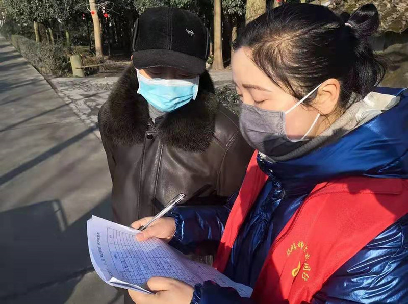 党员就应该冲在前面！向都江堰市这群防控一线的“娘子军”致敬！
