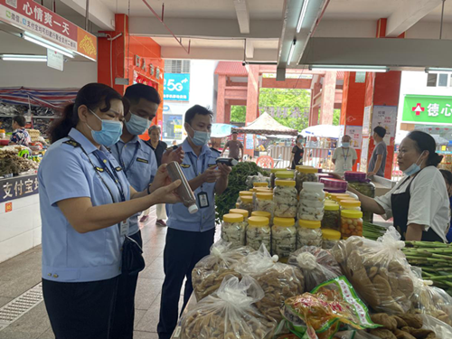 海南保亭县开展食品用塑料包装制品、盛装容器专项整治行动