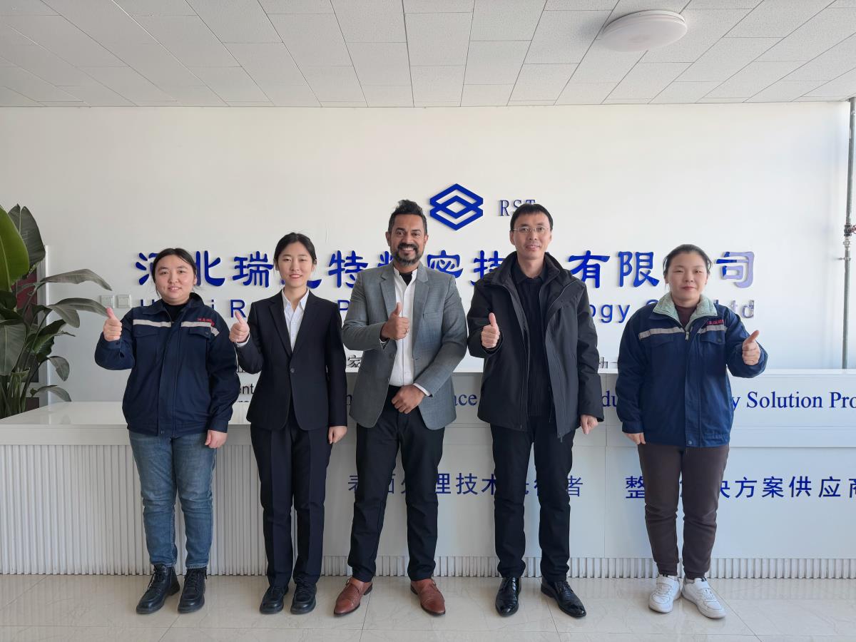 印度客户来厂订购全自动电镀设备