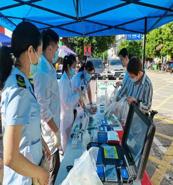 海南保亭县开展食品安全“你送我检”活动 守护群众“舌尖上的安全”