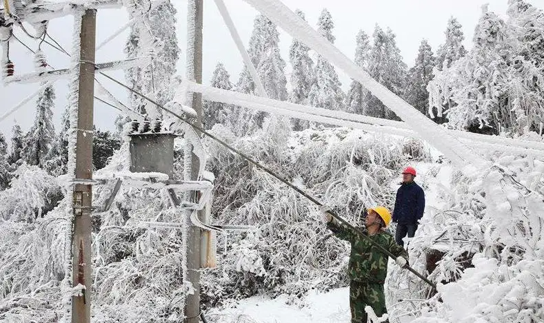 輸電線路覆冰在線監(jiān)測(cè)裝置，有效防治電網(wǎng)的覆冰災(zāi)害