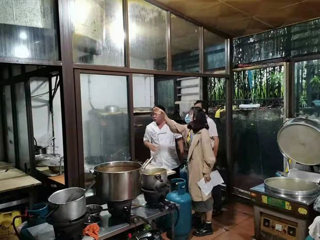 助力环保 海南保亭县保障餐饮行业绿色运行