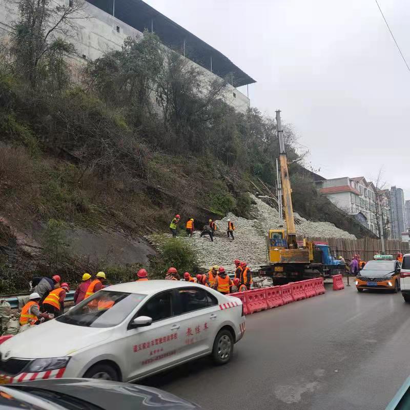 遵义马兰坝隧道口抢险救灾工作跟踪报道