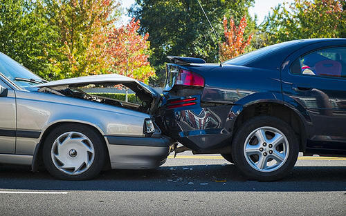 ​当遇到汽车追尾事故时，汽车追尾理赔流程