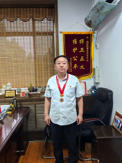 荣誉|三十载坚守法治 不忘使命担当｜我所三名律师荣获执业三十周年纪念章