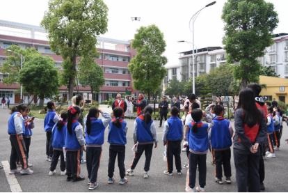 志愿服务擦亮青春底色，中粮可口可乐青年志愿服务队走进四川泸县希望小学