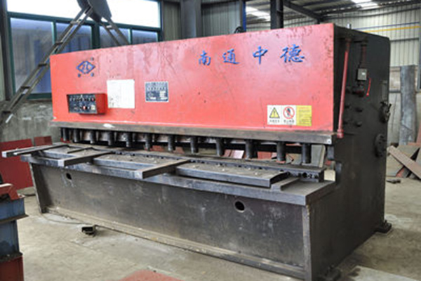 Hydraulic swing plate shearing machine