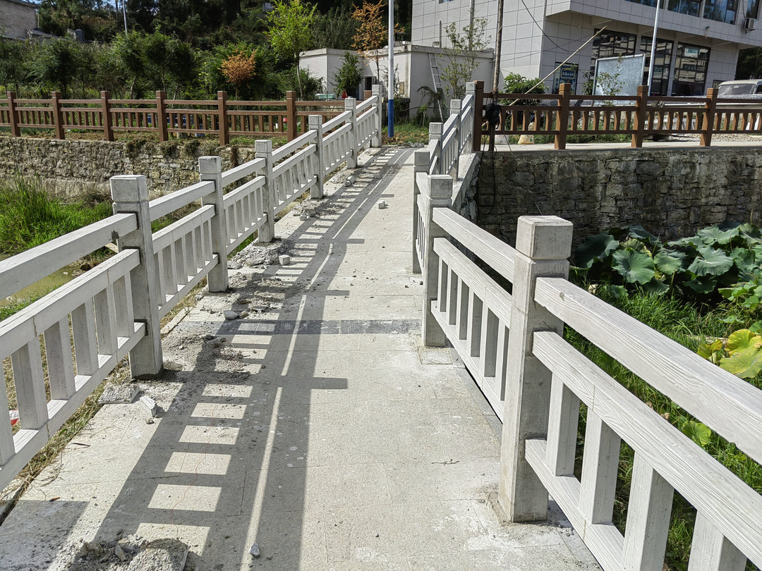 景观水泥仿木护栏案例实拍