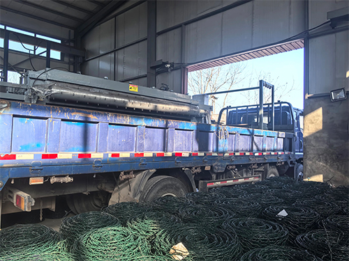 臥式石籠網機發往安平