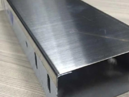 不锈钢桥架与镀锌桥架有何区别