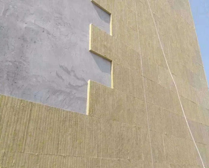 岩棉板厂家，外墙保温用岩棉板时应该注意哪些问题？
