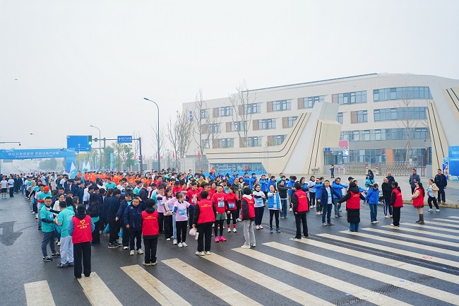 以奔跑致敬奋斗 以活力共启征程！中粮可口可乐四川跑团在川参与职工欢乐跑