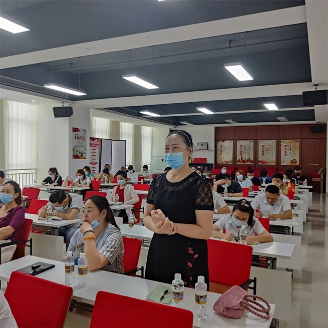 海口市市场监管局桂林洋分局召开学校食堂食品安全暨标准化食堂建设知识培训会