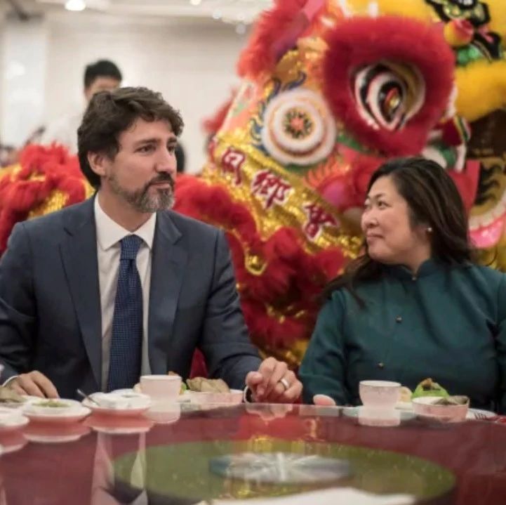 燃爆！ 加拿大剛剛宣布：不會跟隨美澳限制中國人入境！他們的做法不對！特魯多現身和華人握手擁抱，為中國打氣！
     
