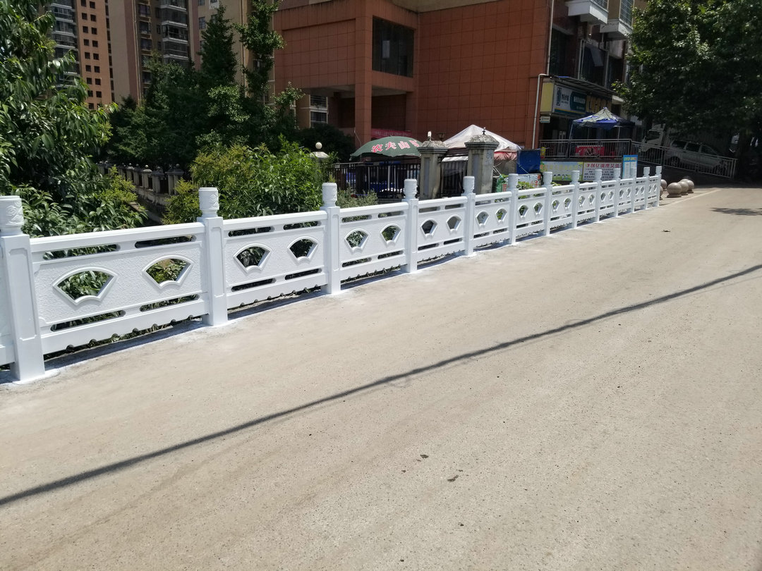 景观水泥仿树护栏案例