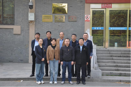 傾聽(tīng)英雄故事，傳承紅色精神