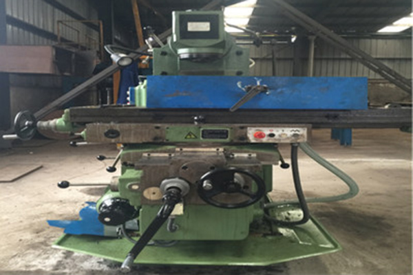 Lifting table milling machine