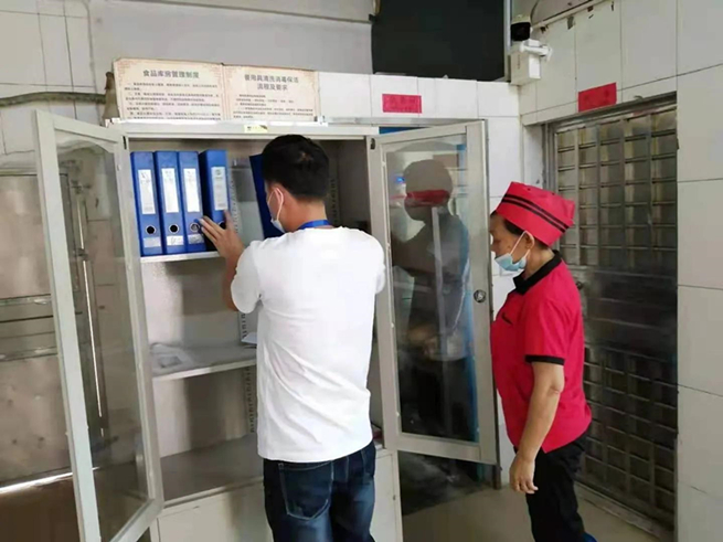 海南保亭县开展第二轮校园食品安全春季行动