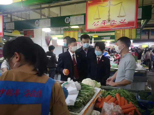 海口市市场监管局秀英分局开展食品安全联合检查