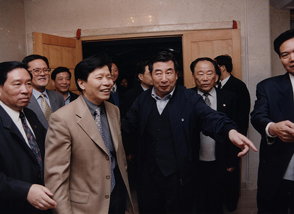 国务院总理参观集团