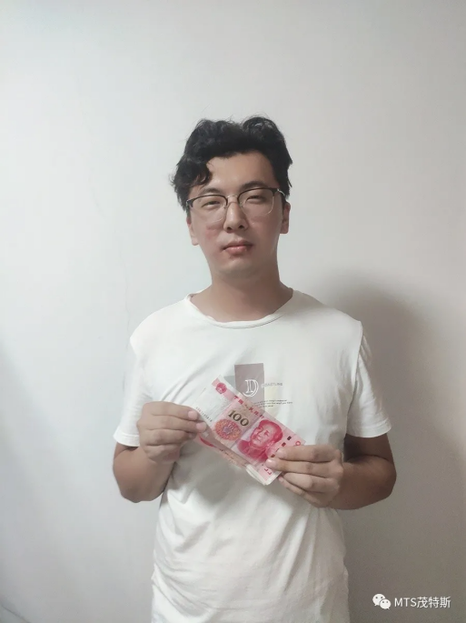 微光匯聚 風(fēng)雨同舟