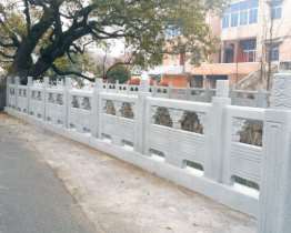 仿石栏杆的安装应考虑到环境因素