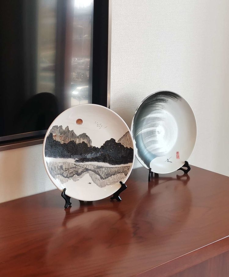 阿爾山樹(shù)皮畫(huà)：四季都很美 旅游火起來(lái)
