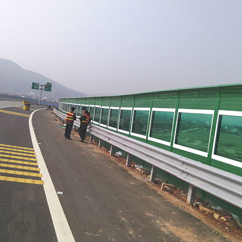 高速公路桥梁声屏障设立高度3米-5米