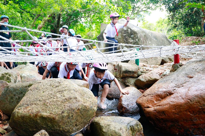 笃行少年探秘雨林，三亚市第九小学六年级呀诺达研学之旅圆满结束