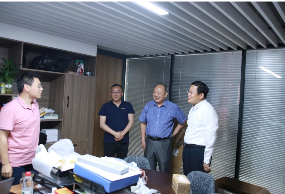 泰州市副市长叶冬华莅临榕兴医疗调研与指导