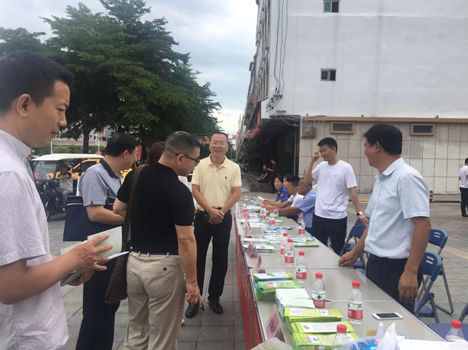 海南陵水县开展2021年全国食品安全宣传周活动 市民现场抽检拍手称快
