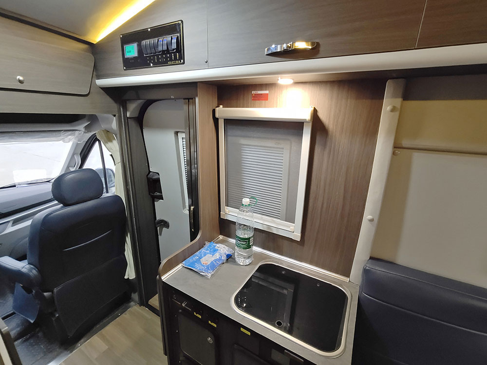 大通V90 B型 后驱加长轴 后双胎AT自动档